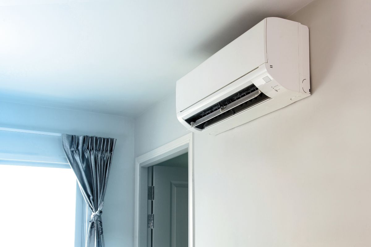 Unidad de aire acondicionado instalada